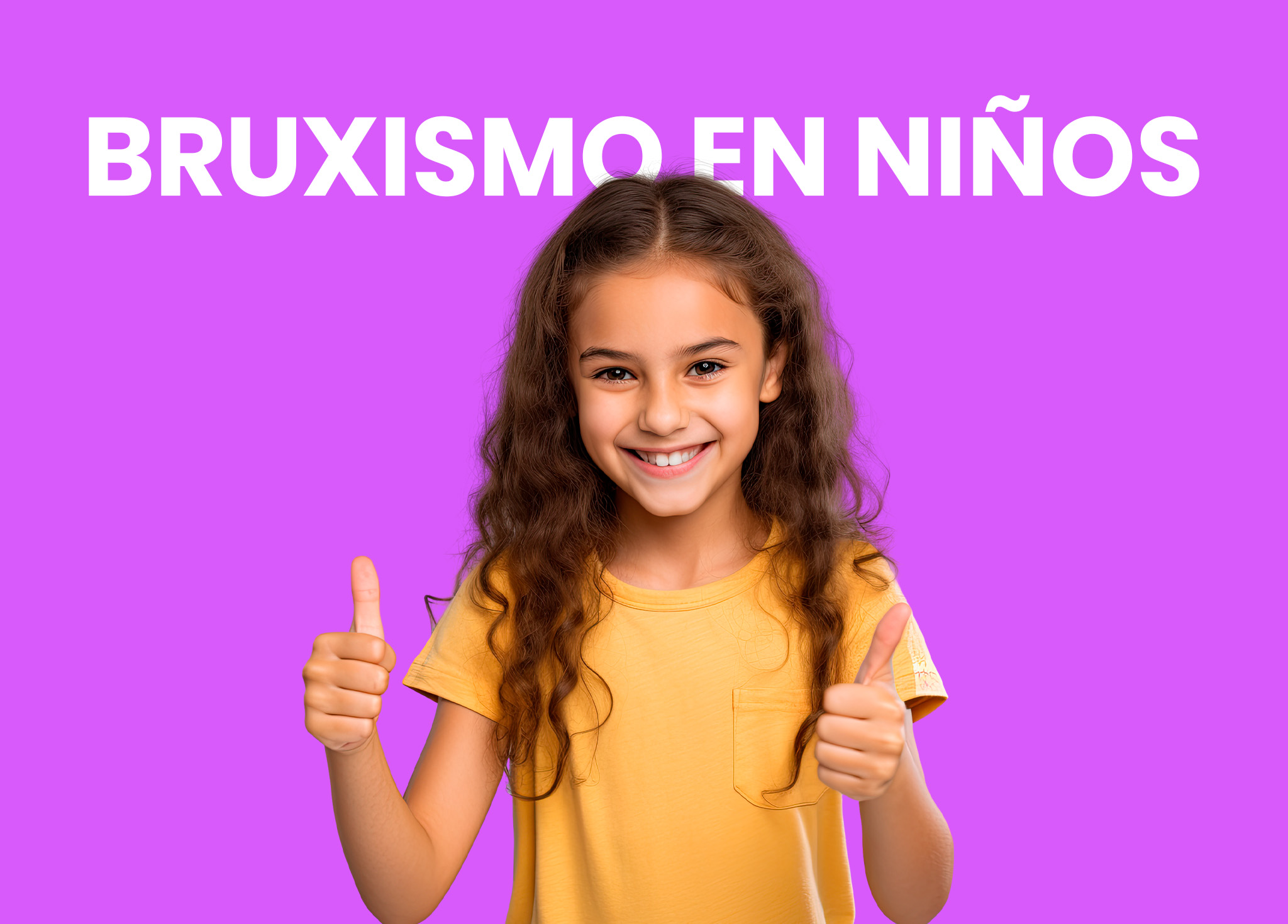 Niña sonriendo con pulgares hacia arriba